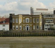 018_kent_house_front_elevation_photo_ZBKW1.jpg